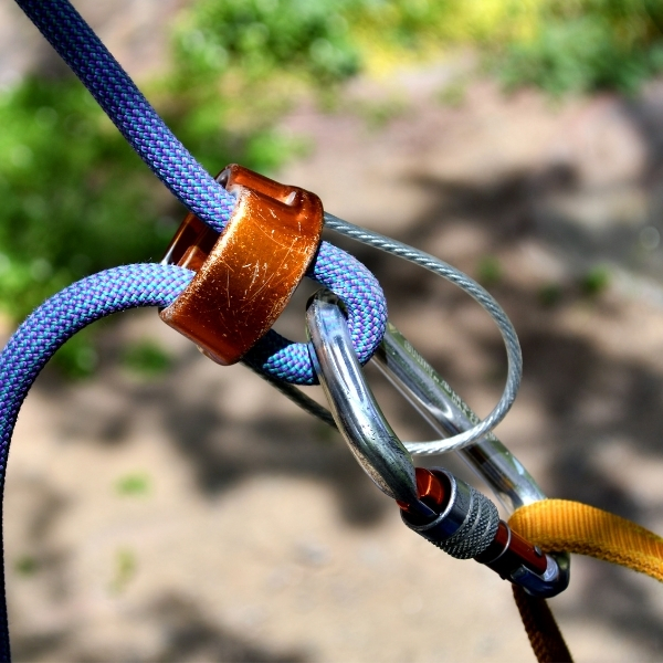 belay climbing device and rope